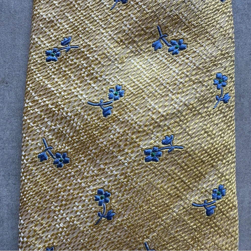 Drakes for Bullock & Jones Elegant Yellow and Blue Silk Tie for Formal Occasions